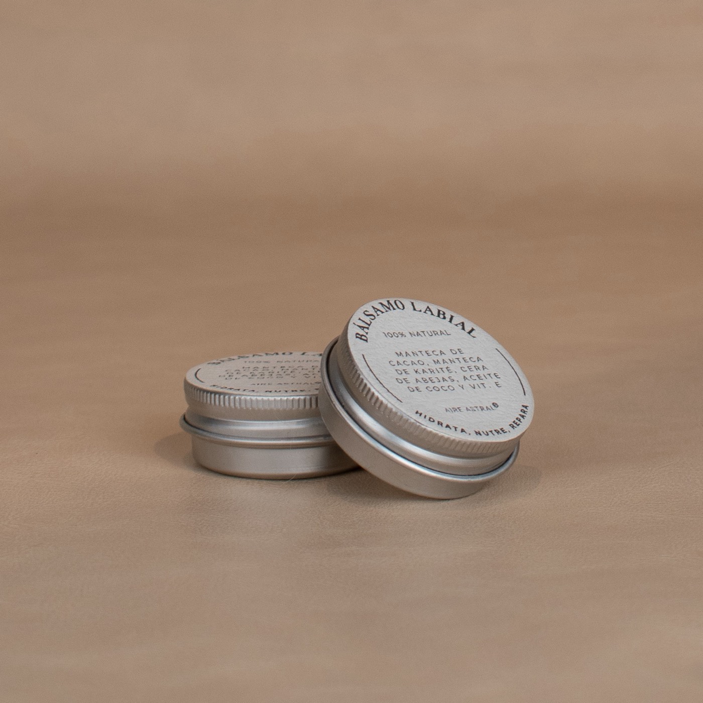 Latas de bálsamo labial