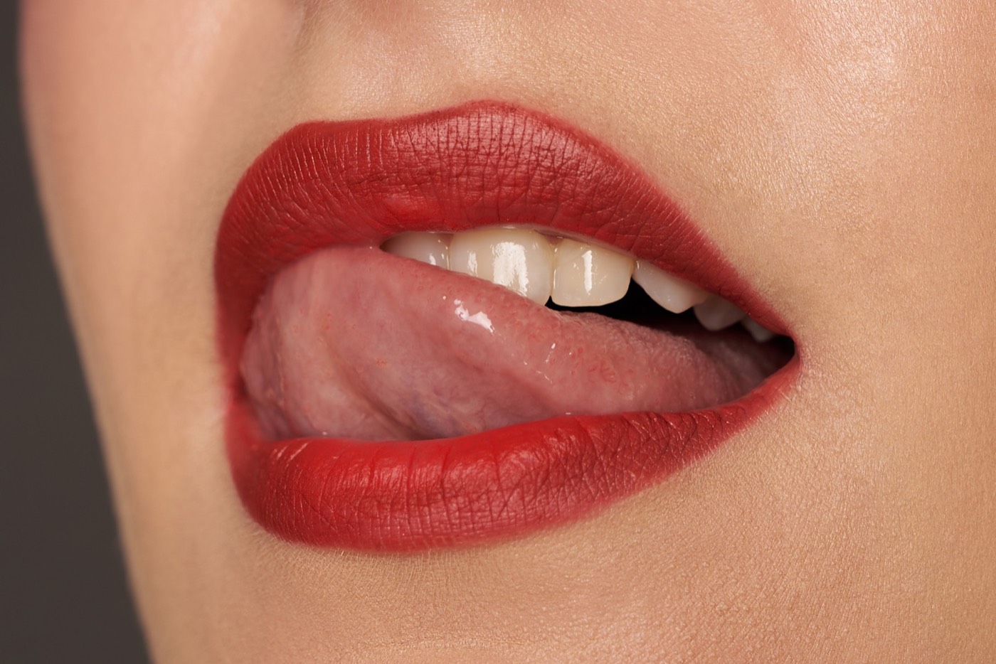 Primer plano de labios rojos