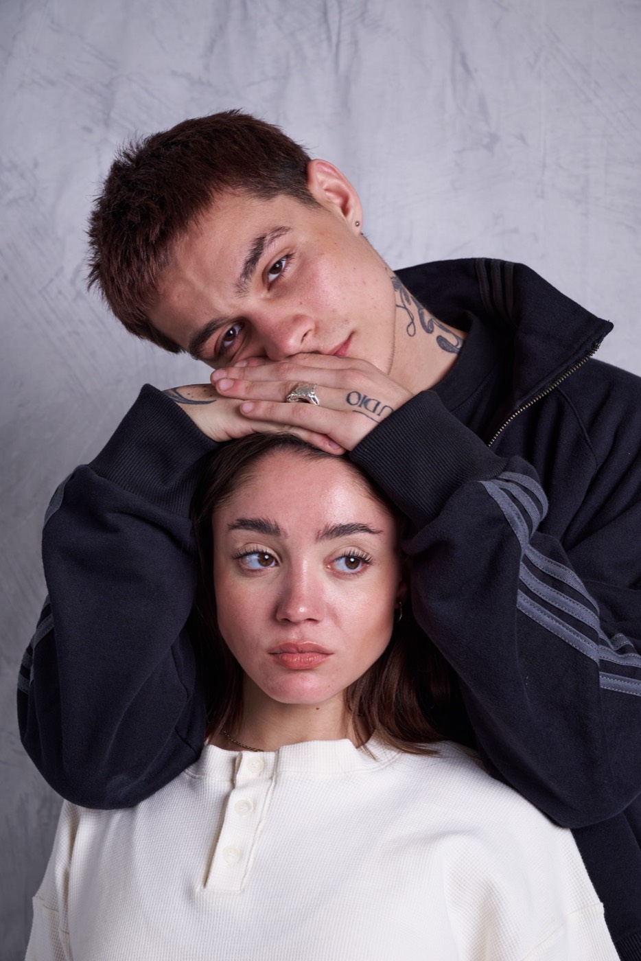 Skin&Clo: pareja, una cabeza sobre la otra